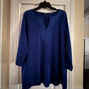 LRL royal blue v-neck 3/4 sleeve top w/ linen accent. Great condition. Size 2X